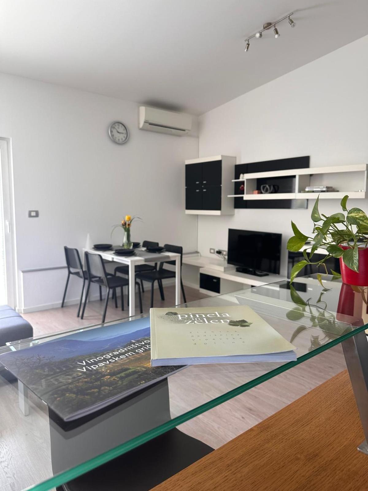 Apartment Stucin Vipava Buitenkant foto
